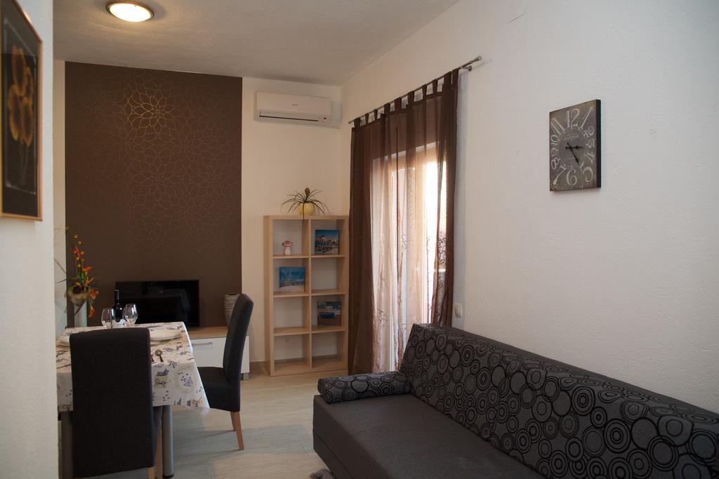 Banic Apartments With Pool Biograd Na Moru Habitación foto